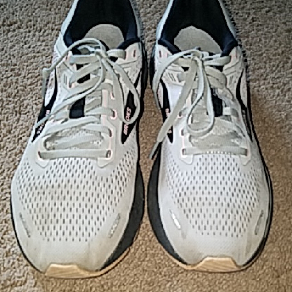 Brooks Women's Grey and Black Sneakers